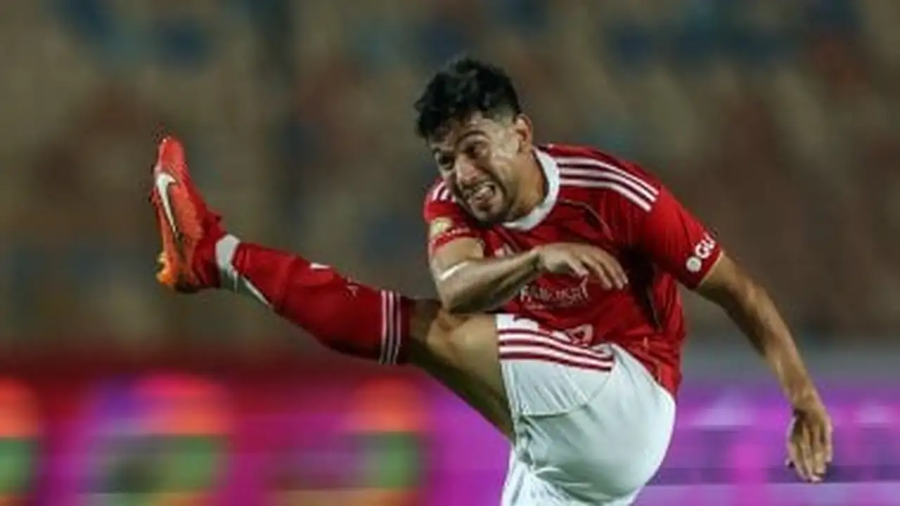 صفقة محتملة.. المصري يسعى لضم محمد شكري من الأهلي في الميركاتو